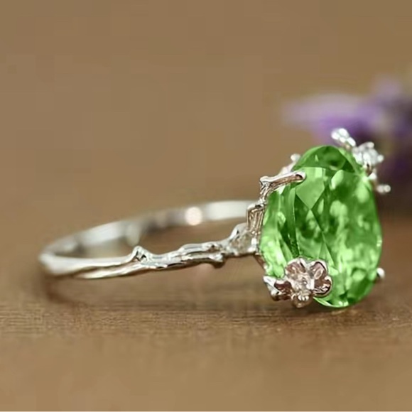 ♥️Beautiful Ring size 10 Green Oval cut Zircon silver plated band look of bamboo - Picture 5 of 12